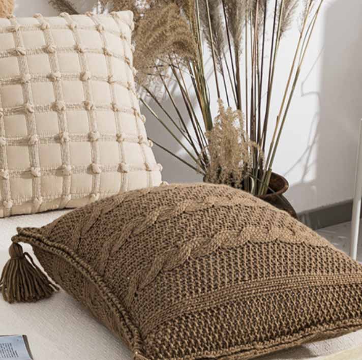 Stella-Fringed-woven-pillow